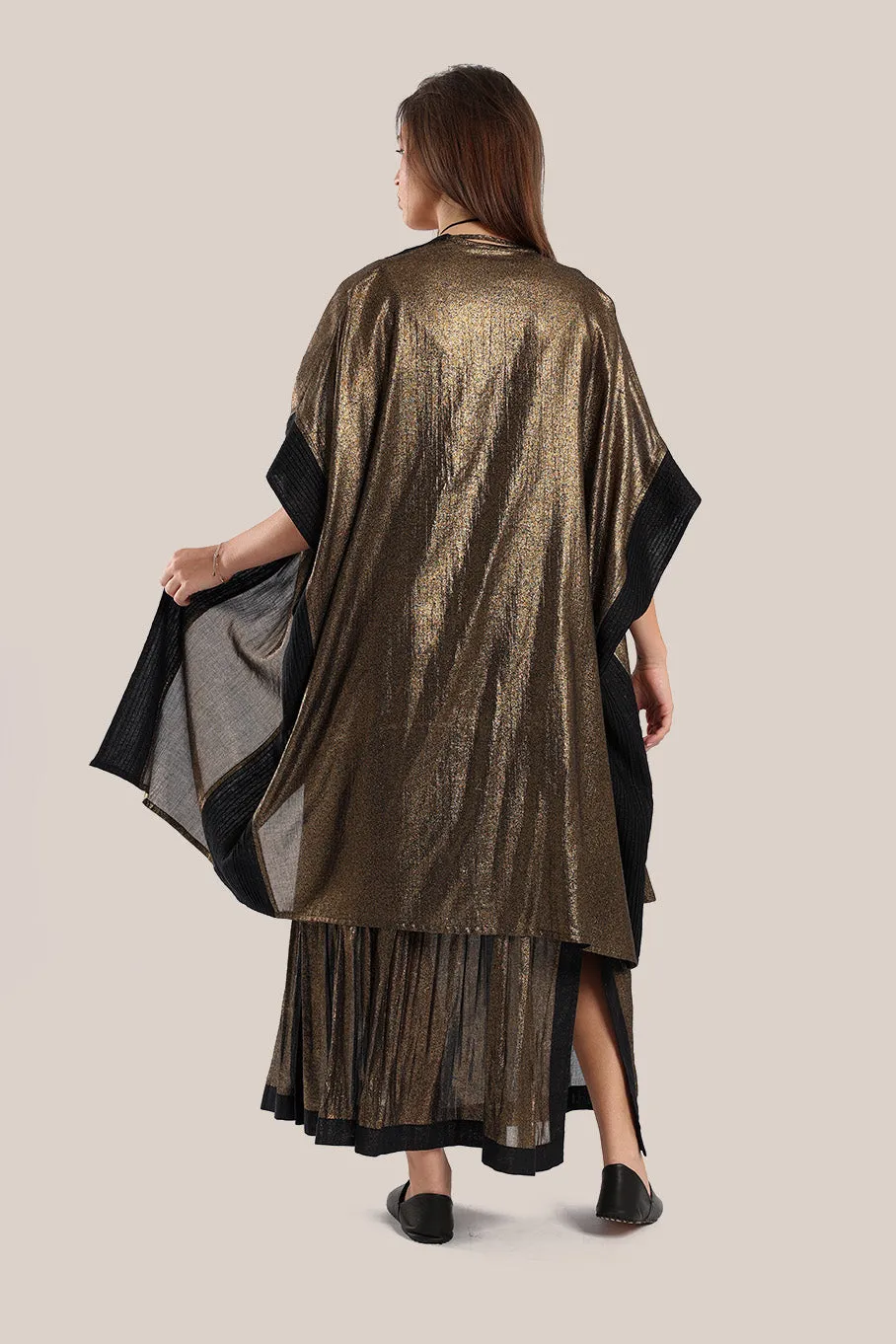 Abaya style coat with short and tiny pleats