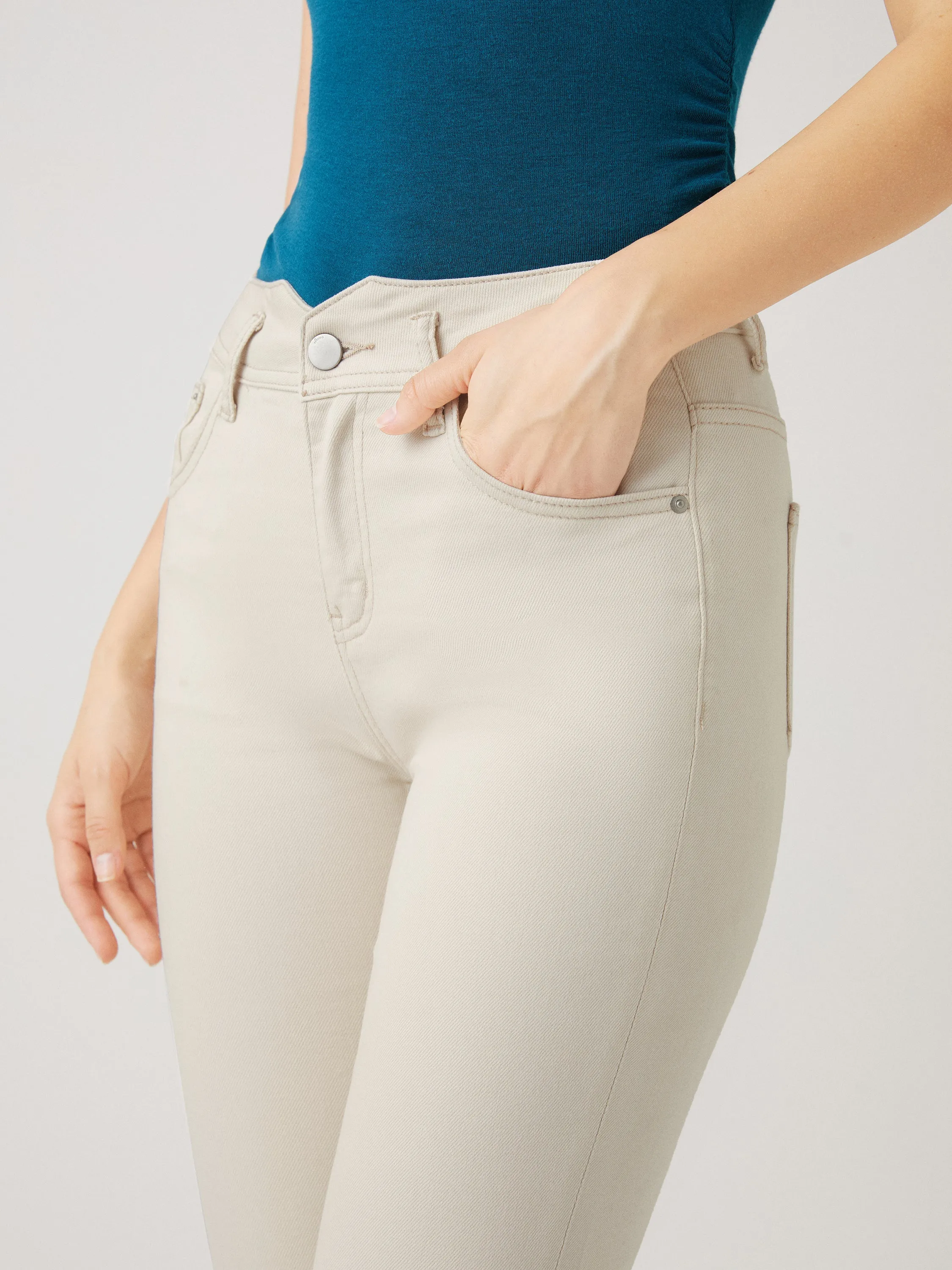 High-waisted Taper Jeans