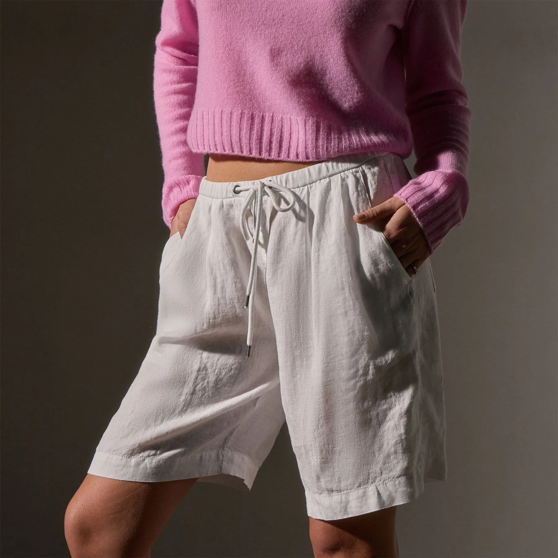 Pleated Linen Bermuda Short - White